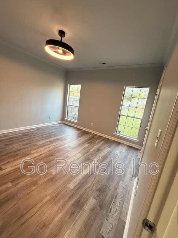 Calera House: 975 McAllister Drive