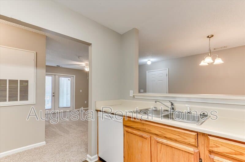 Edgefield Condo: 320 Peachtree Street - 325-6