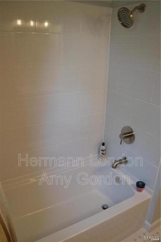 St Louis House: 431 N Geyer