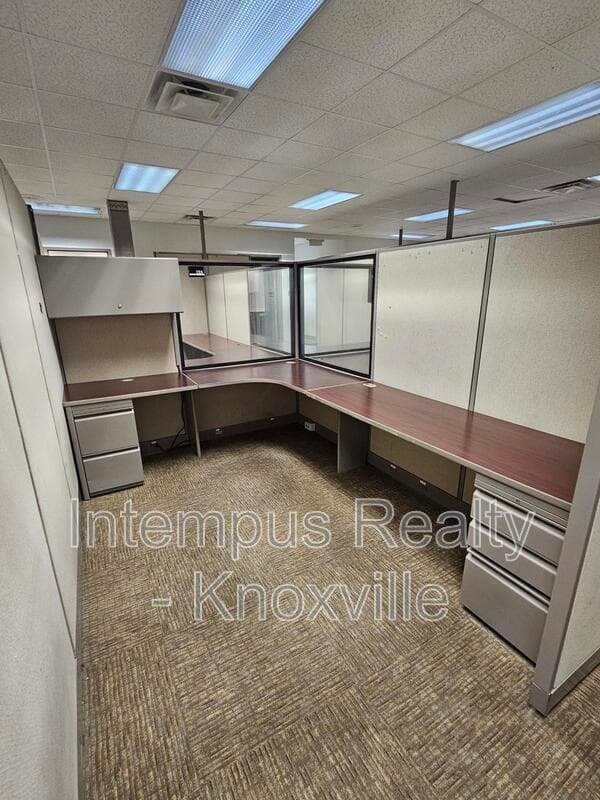 Knoxville House: 7134 Regal Ln Ste 101