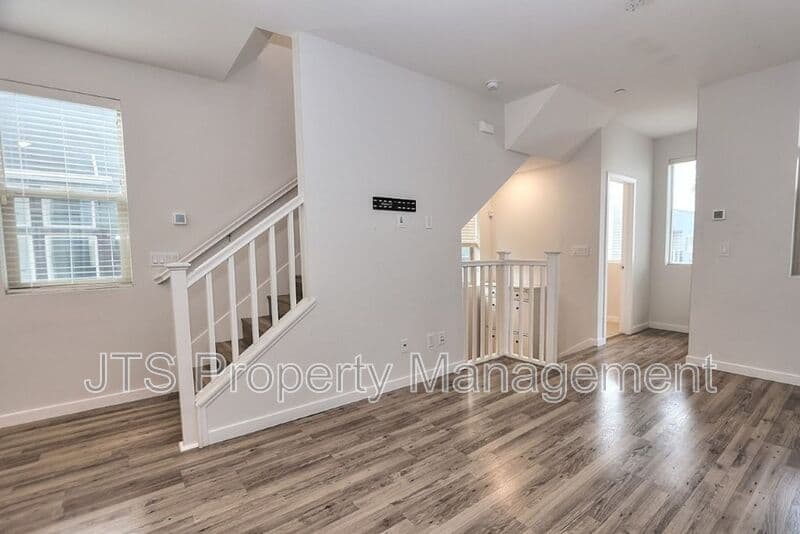 Sacramento House: 340 1st Avenue