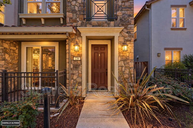 Hayward House: 220 Caterina Way