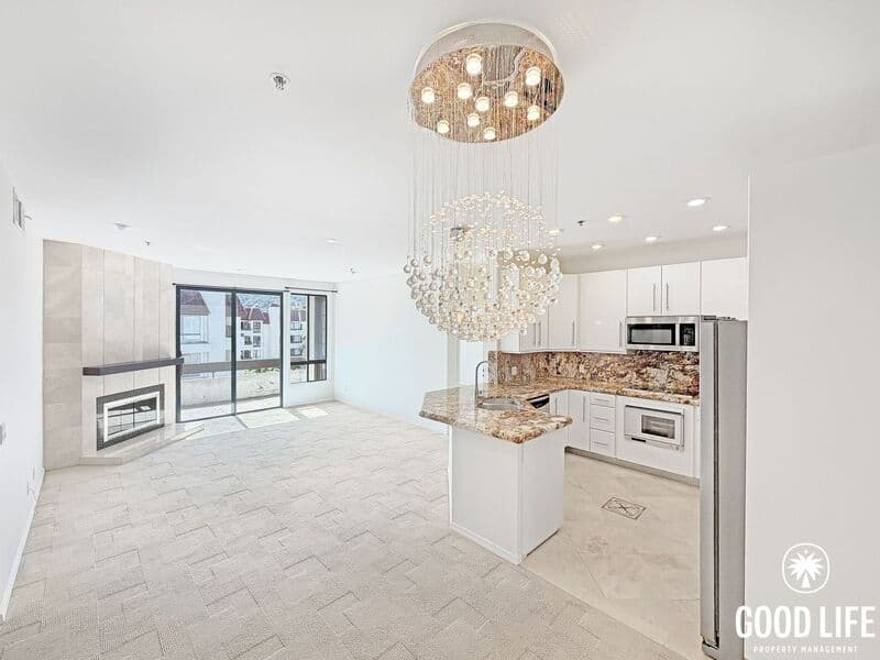 San Diego Condo: 5845 Friars Rd