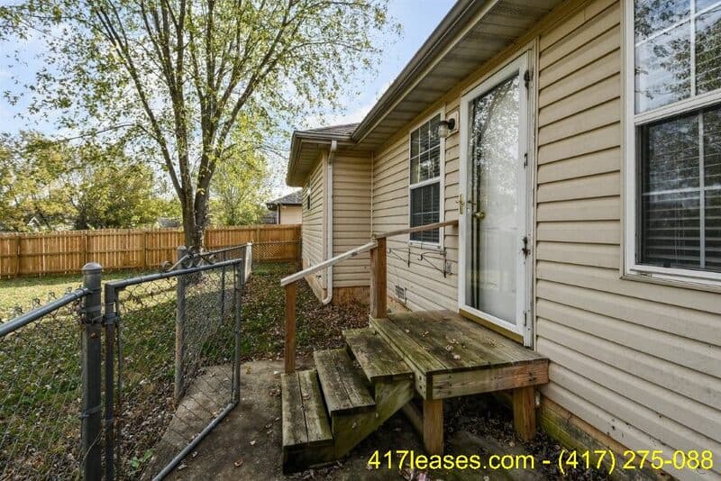 Springfield House: 1849 W Farm Road 102