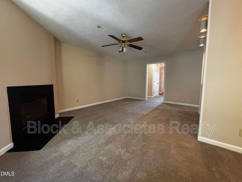 Fayetteville House: 259-7 Waterdown Drive