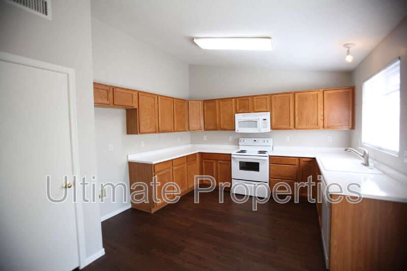 Glendale House: 10407 W Medlock Dr