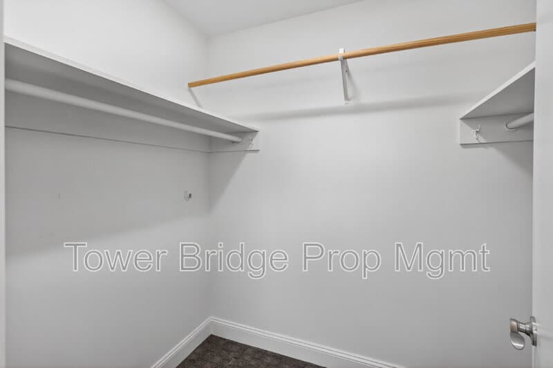 Fair Oaks House: 3937 Orangewood Dr