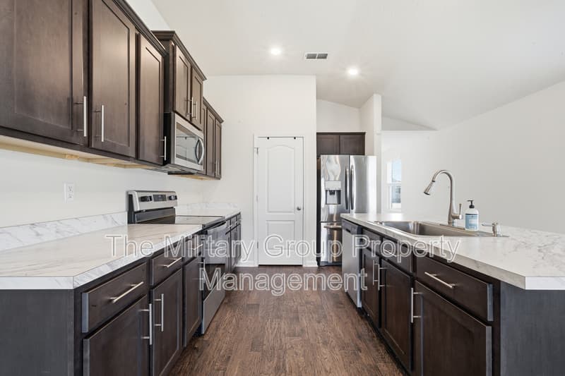 Jacksonville House: 15729 Equine Gait Dr
