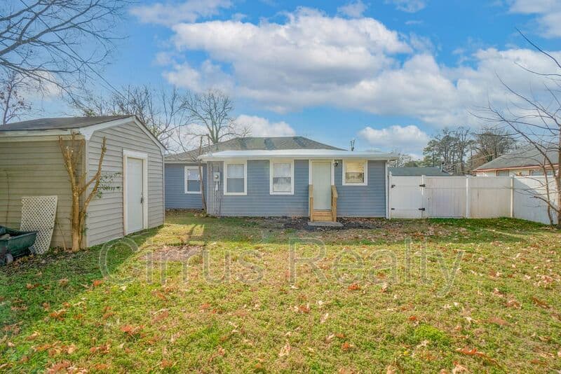 Portsmouth House: 6 Worden Pl