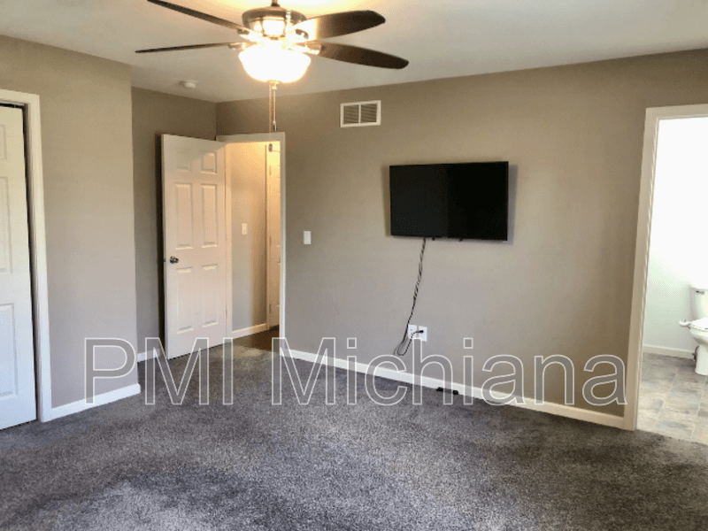 South Bend House: 51689 Melwood Ct