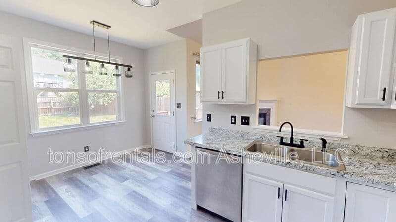 Swannanoa House: 111 Woodcreek Circle