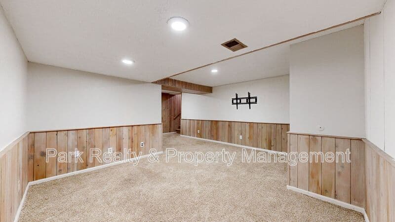 Aurora House: 2946 S Moline Pl