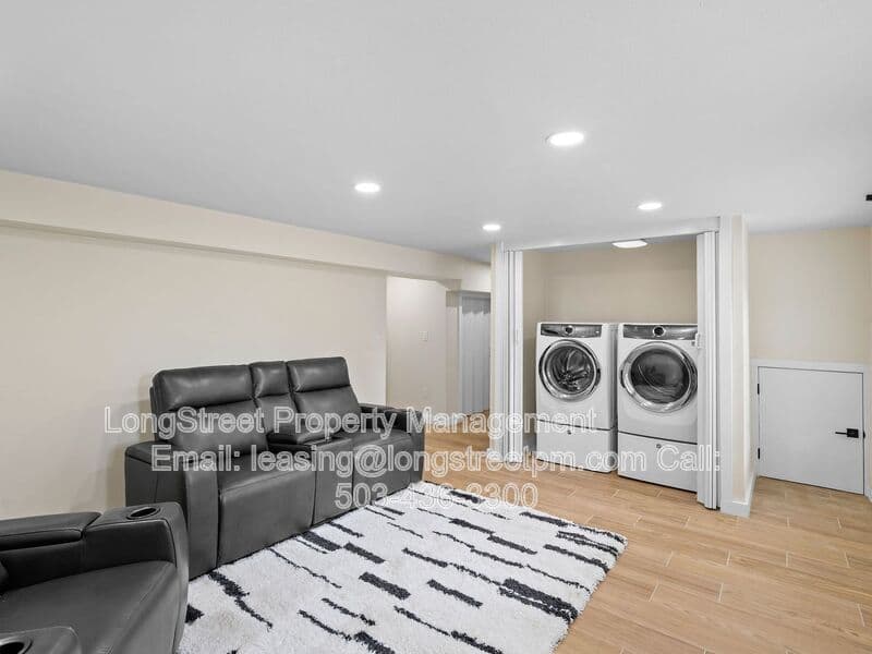 Portland House: 2812 NE Bryant St