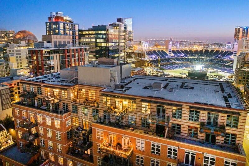 San Diego Condo: 877 Island Ave