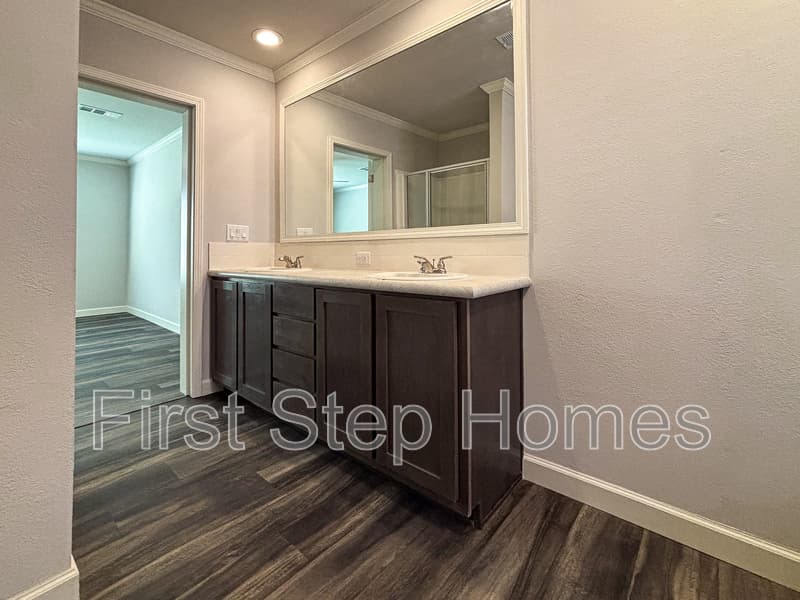 Tyler House: 407 Marco St