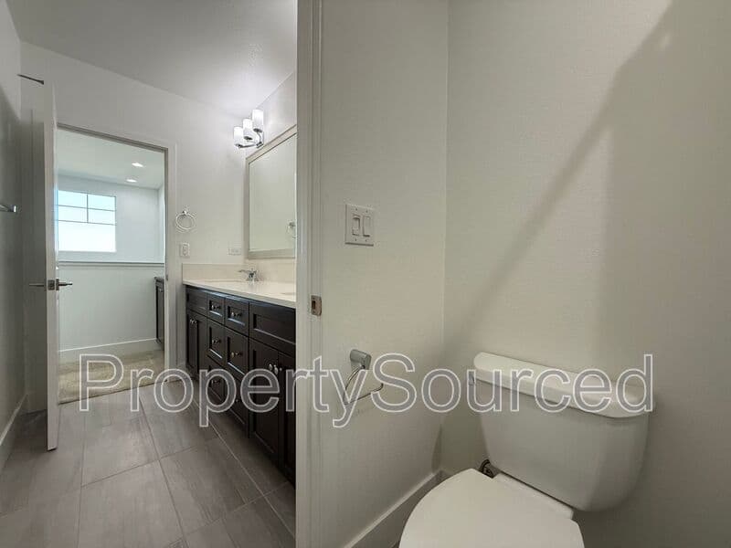 Mountain House House: 92 E Calder Dr