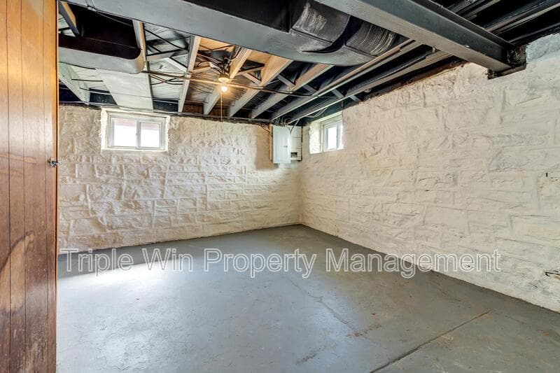 Saint Louis House: 8601 Virgil Ave