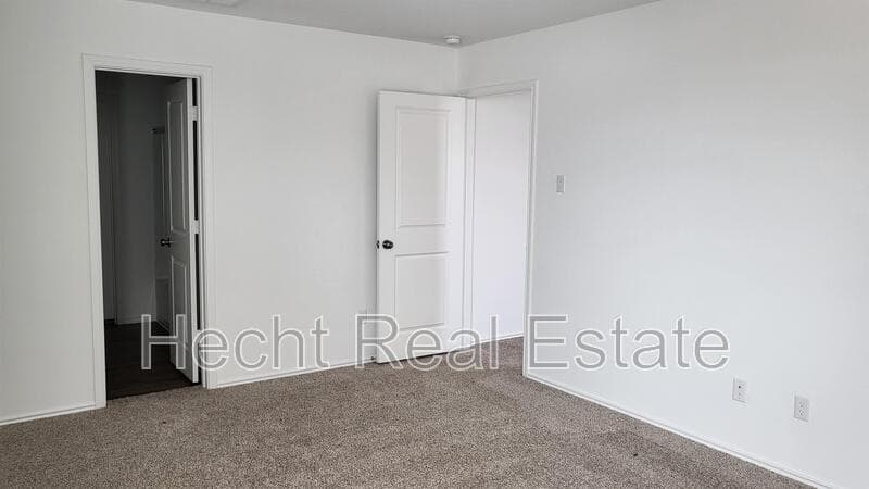 San Marcos House: 348 Geode Glen