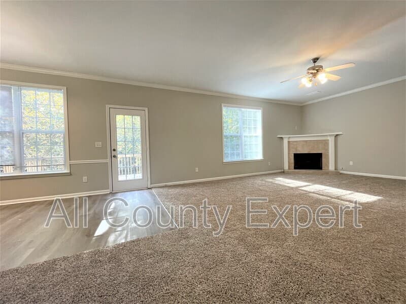 Snellville House: 2370 Temple View Ct
