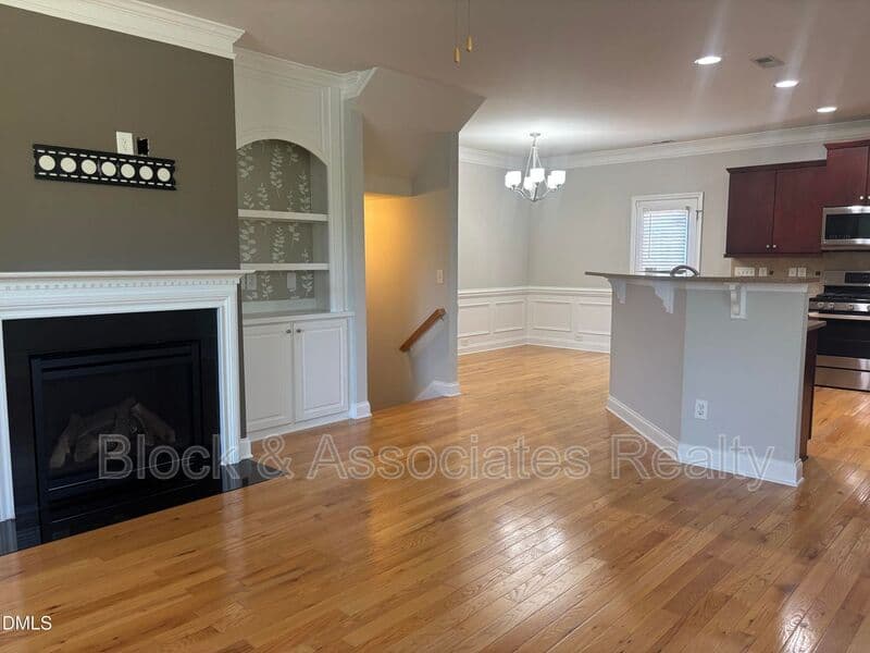 Apex House: 200 Presenteer Trail