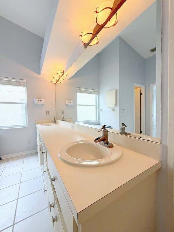 Valrico House: 1118 Hardwood Drive