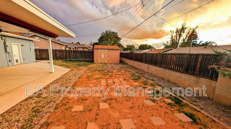 Albuquerque House: 2837 Palomas Dr NE
