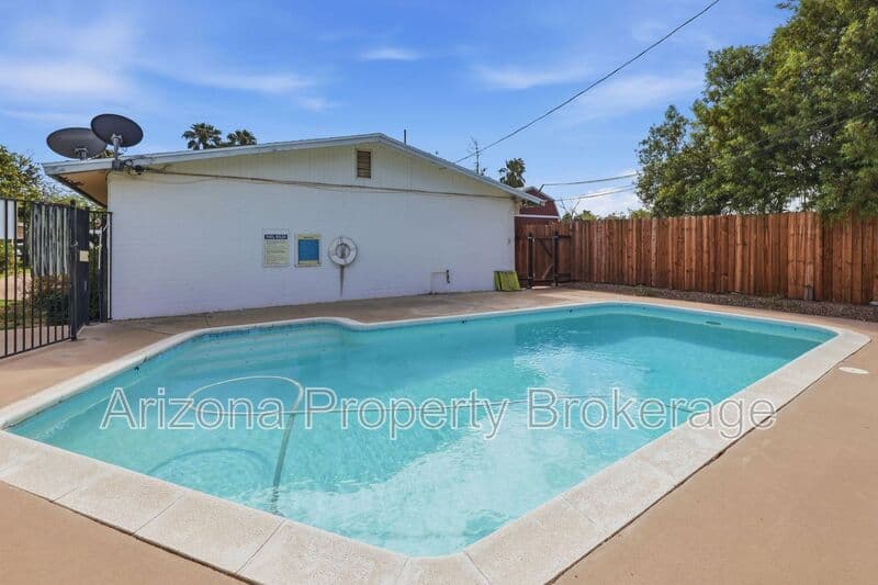 Phoenix Condo: 2408 W. Morten Ave.