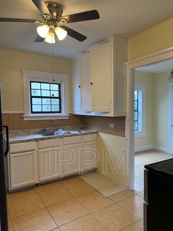 San Benito Condo: 284 Corona Crescent