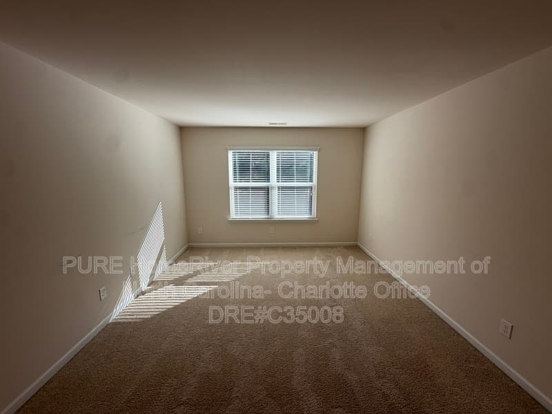 Mooresville House: 150 Farmers Folly Drive