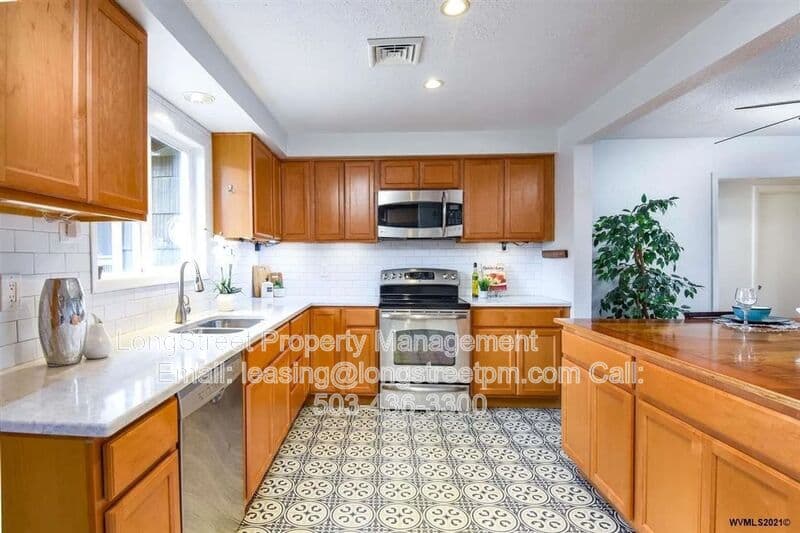 Corvallis House: 3610 SW Oetjen Ave