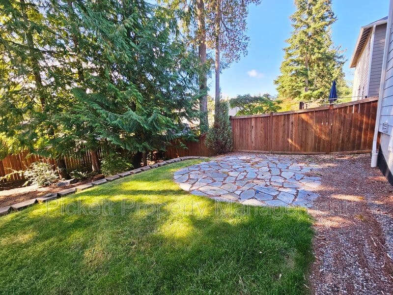 Poulsbo House: 2614 NE Noll Valley Loop