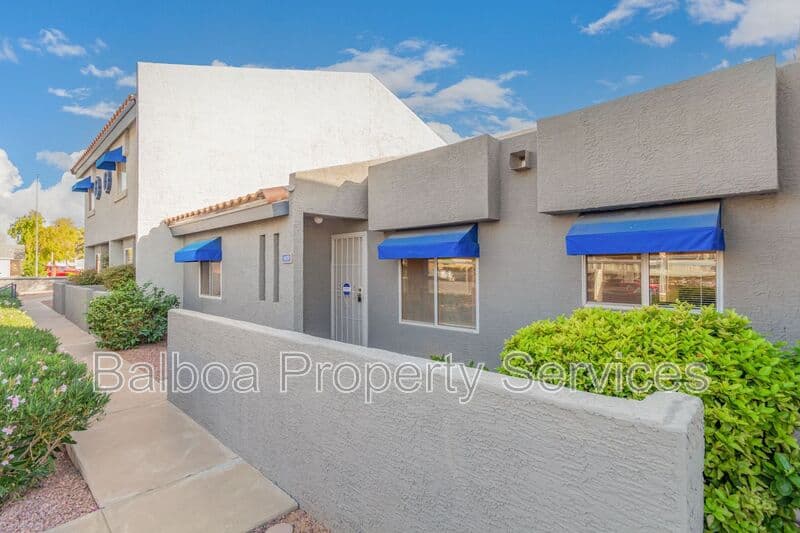 Mesa Condo: 220 N 22nd Pl
