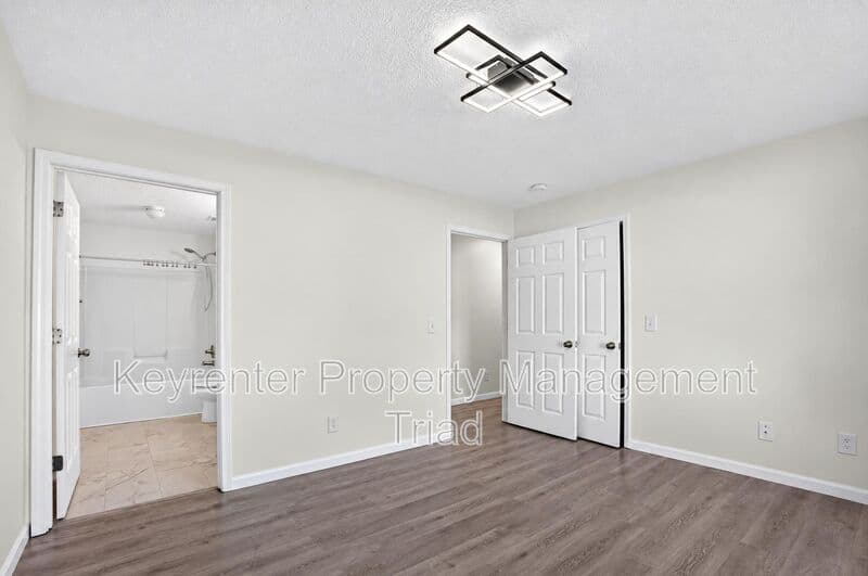 Greensboro House: 5801-3A Battery Drive
