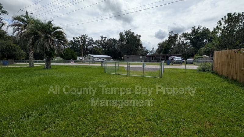 Zephyrhills House: 38327 Palm Grove Dr