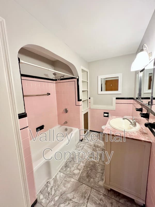 South Hadley Condo: 72 Lyman Street - 3