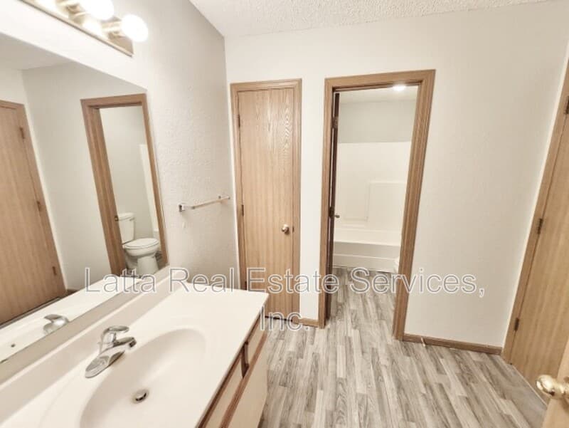 Pleasant Hill Townhome: 2120 Highridge Dr