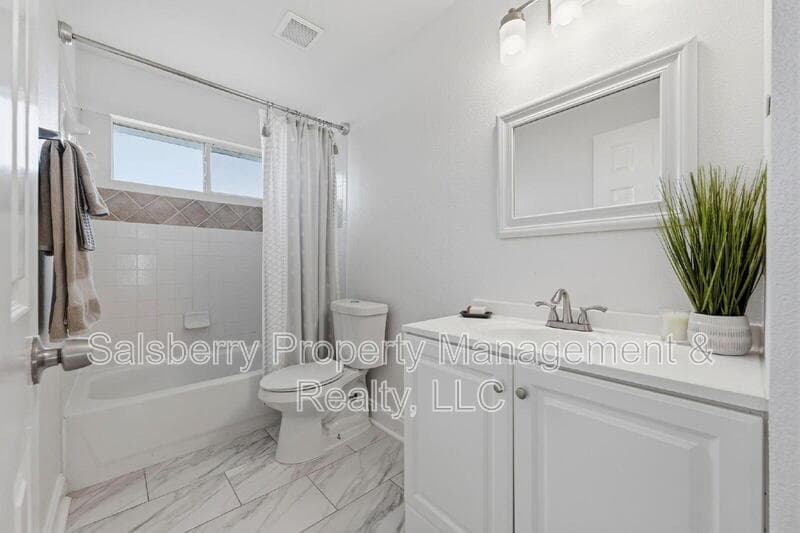 Fort Worth House: 4943 Sunset Ridge Drive