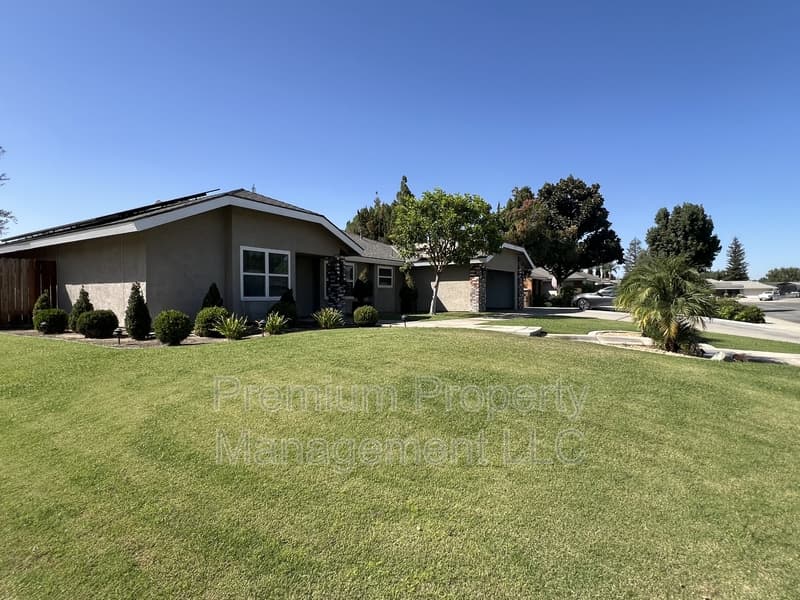 Bakersfield House: 517 Brightwood Street
