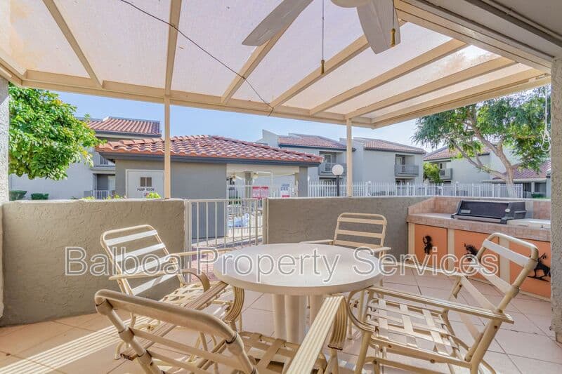 Mesa Condo: 220 N 22nd Pl