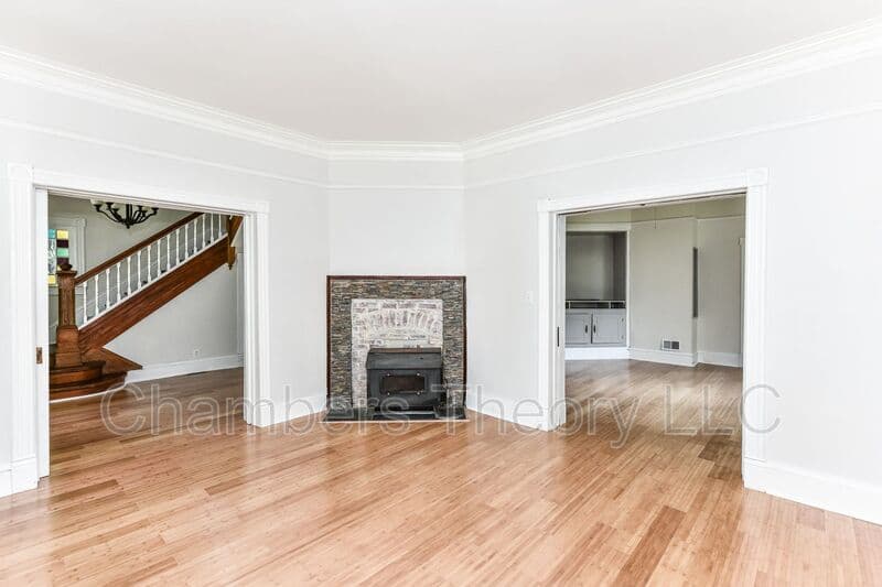 Dunn Loring House: 2415 Sandburg St