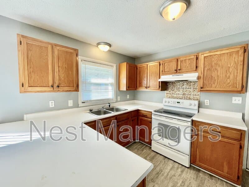 Fayetteville House: 7401 Paxton Drive