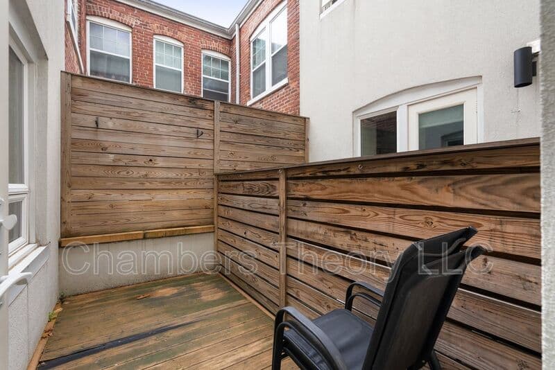 Washington Condo: 2422 17th St