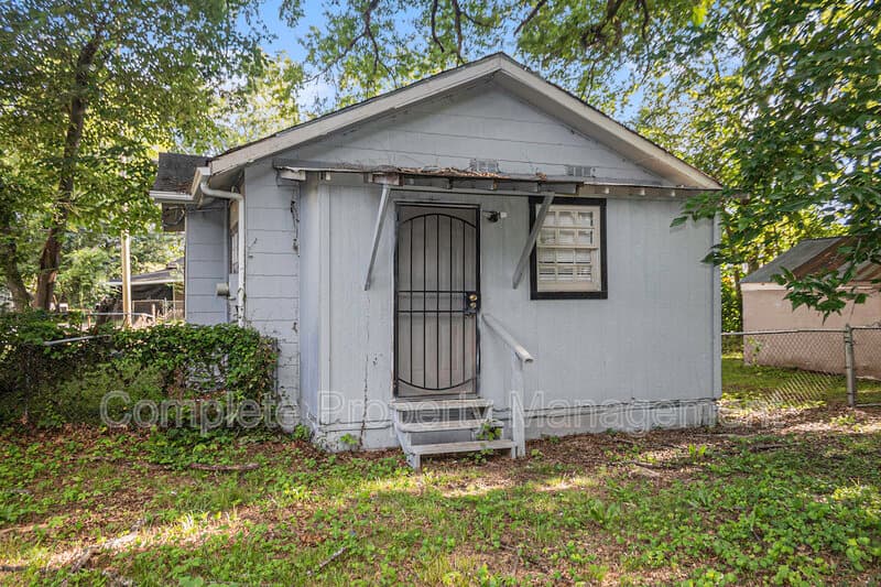 Bessemer House: 5906 5th Street South