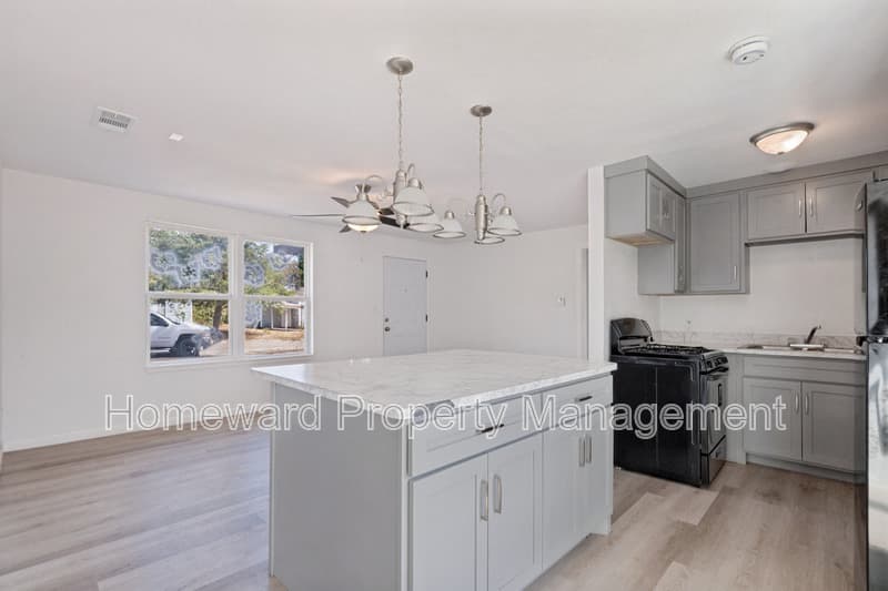 Fort Worth House: 3224 Burson Avenue