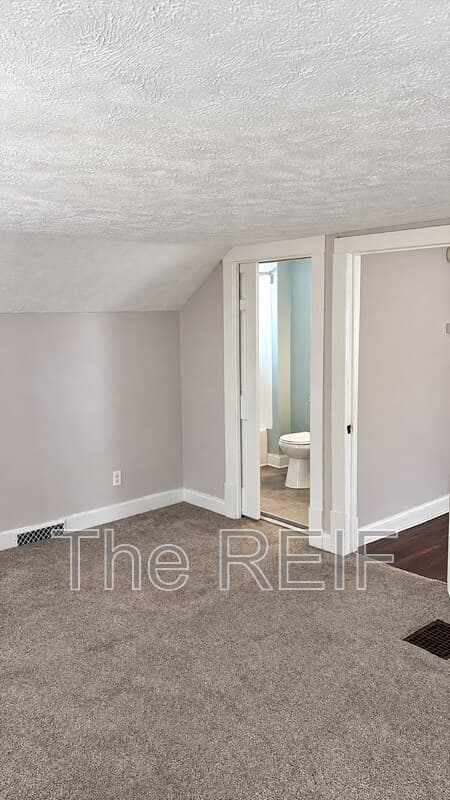 Lansing Condo: 513 North Magnolia Avenue 2nd Floor