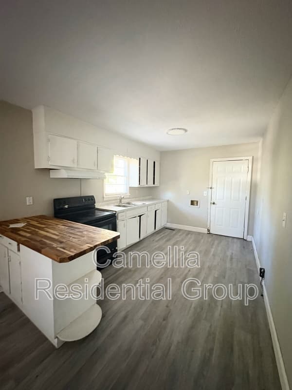 Center Point House: 1373 5th Place Northwest
