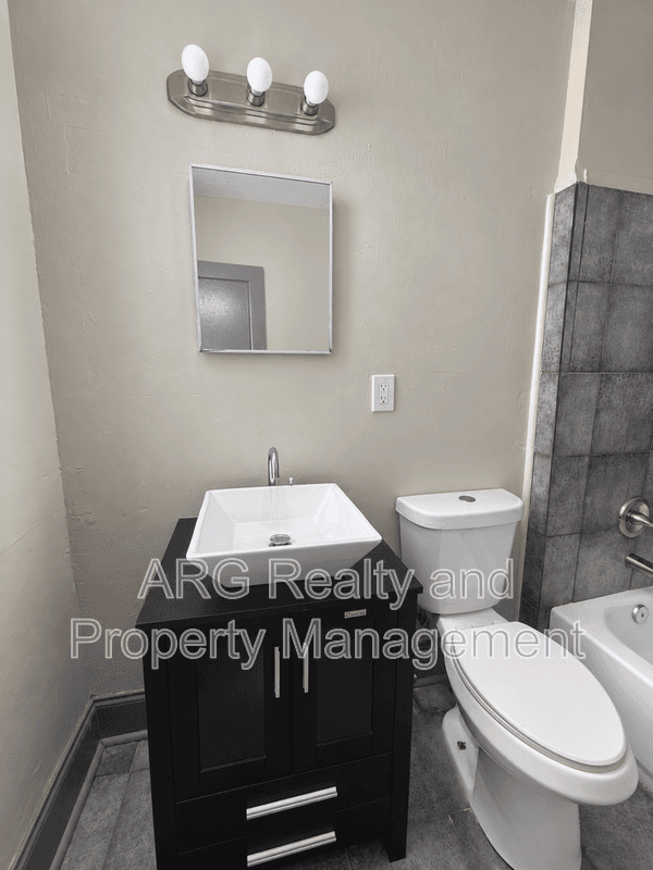 Atlanta House: 1375 Elizabeth Ave