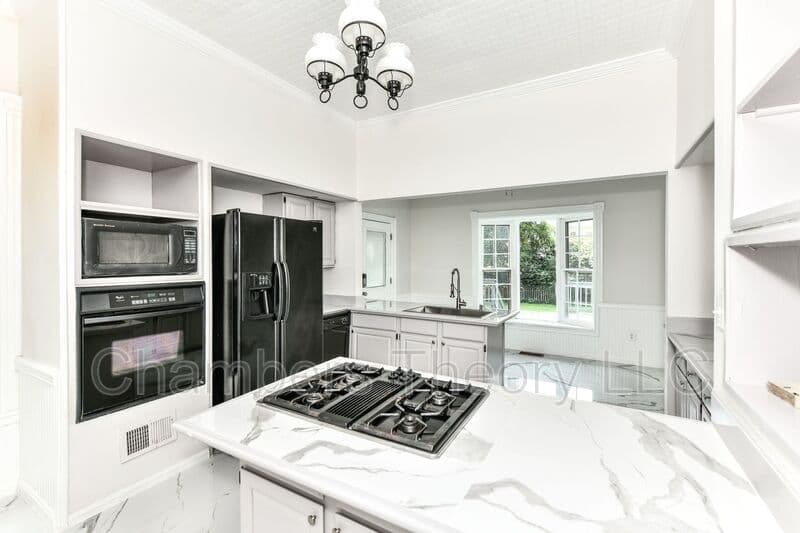 Dunn Loring House: 2415 Sandburg St