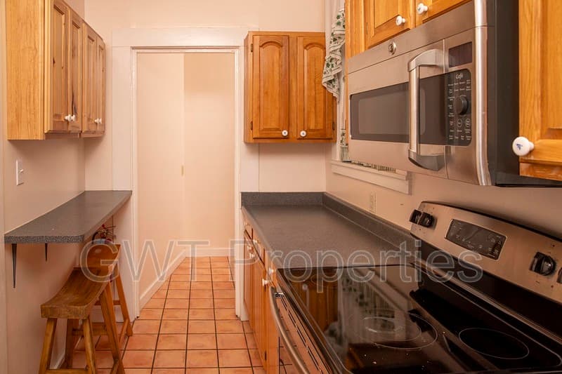 San Francisco House: 319 Ivy Street