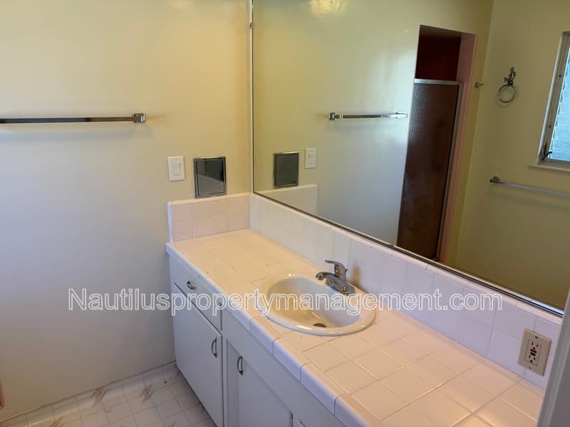 Santa Cruz House: 323 Spring Street